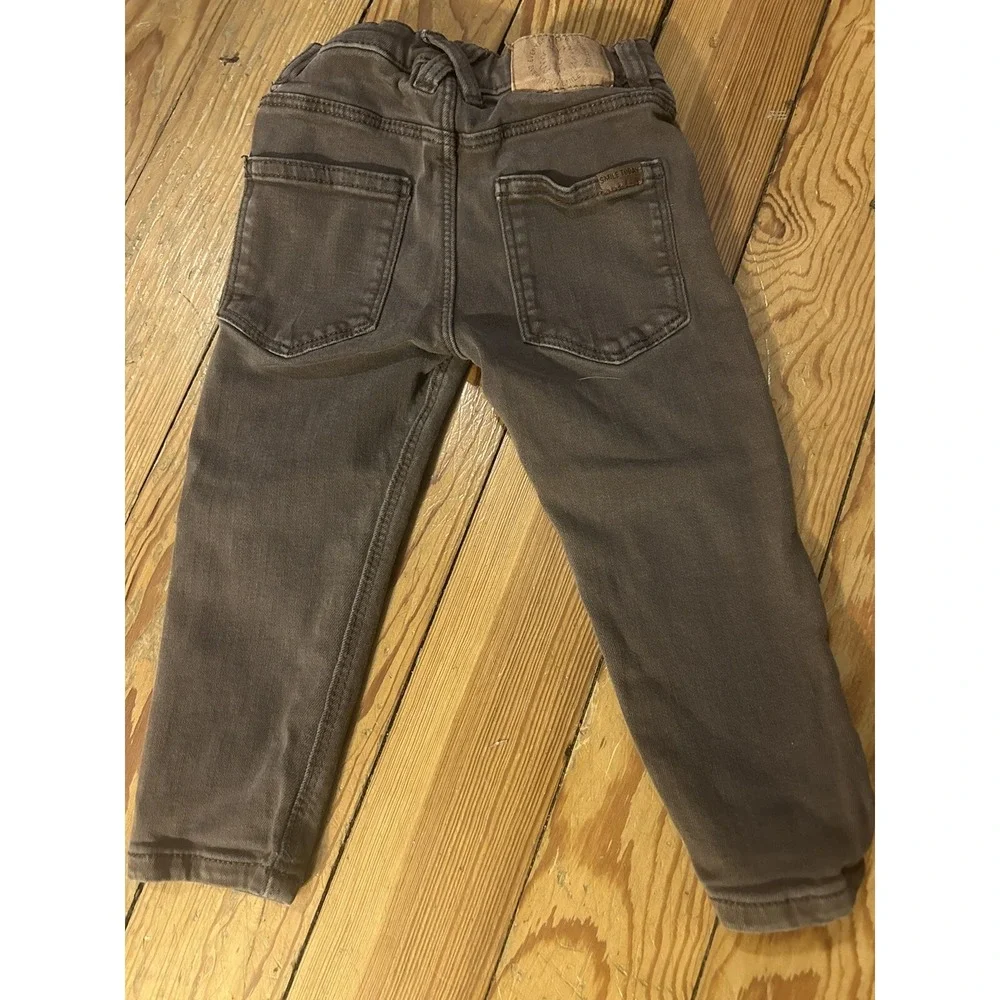Zara lot includes